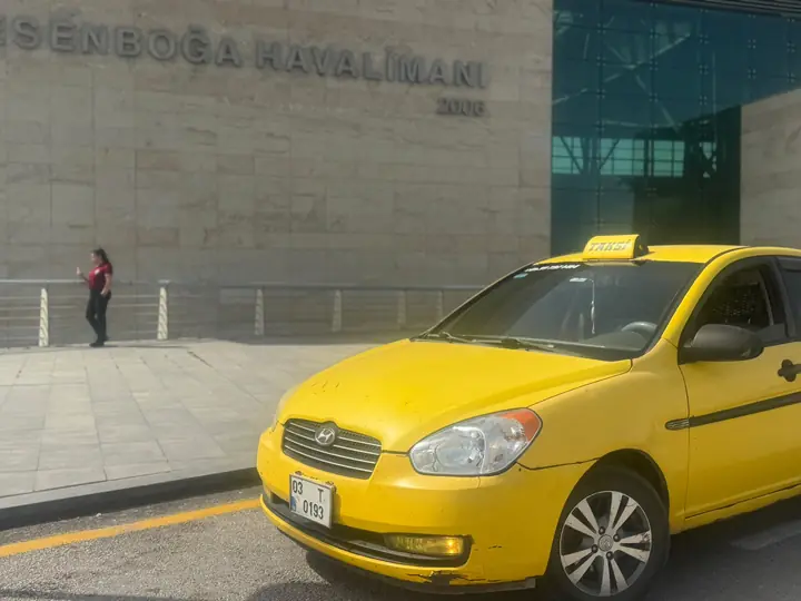 Esenboğa Havalimanı'nda Hyundai Accent taksi