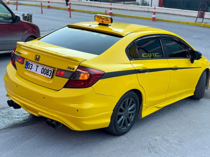 Honda Civic taksi, arkadan görünüm