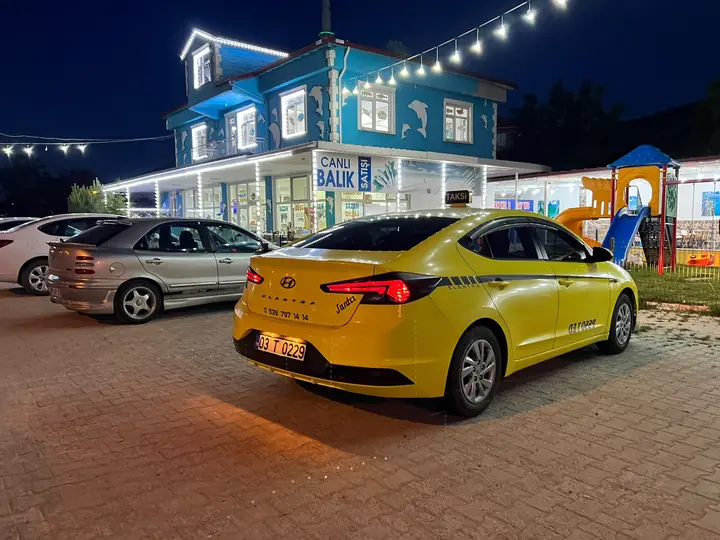 Afyon'da gece taksi: Hyundai Elantra