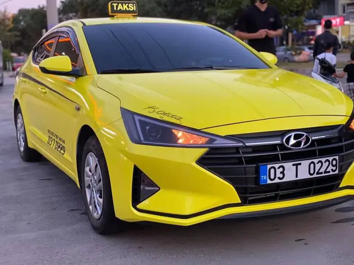 Hyundai Elantra taksi, önden görünüm