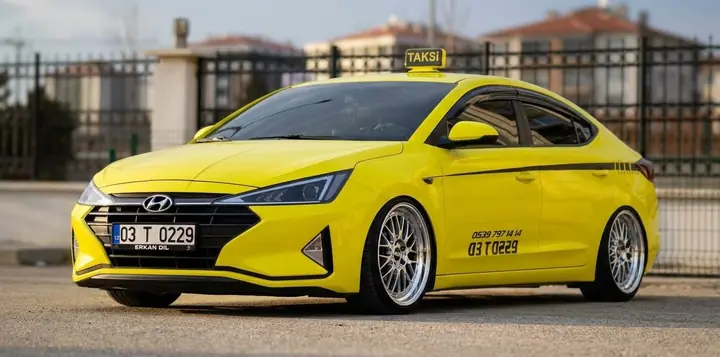 Hyundai Elantra taksi, yandan görünüm